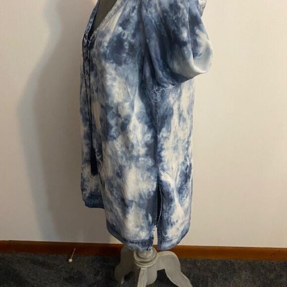 Nine West Blue/White Tie Dye V-neck tunic, size L - Picture 2 of 4
